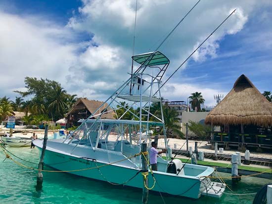 Barco Lily M, Renta de Yatres de Pesca en Isla Mujeres